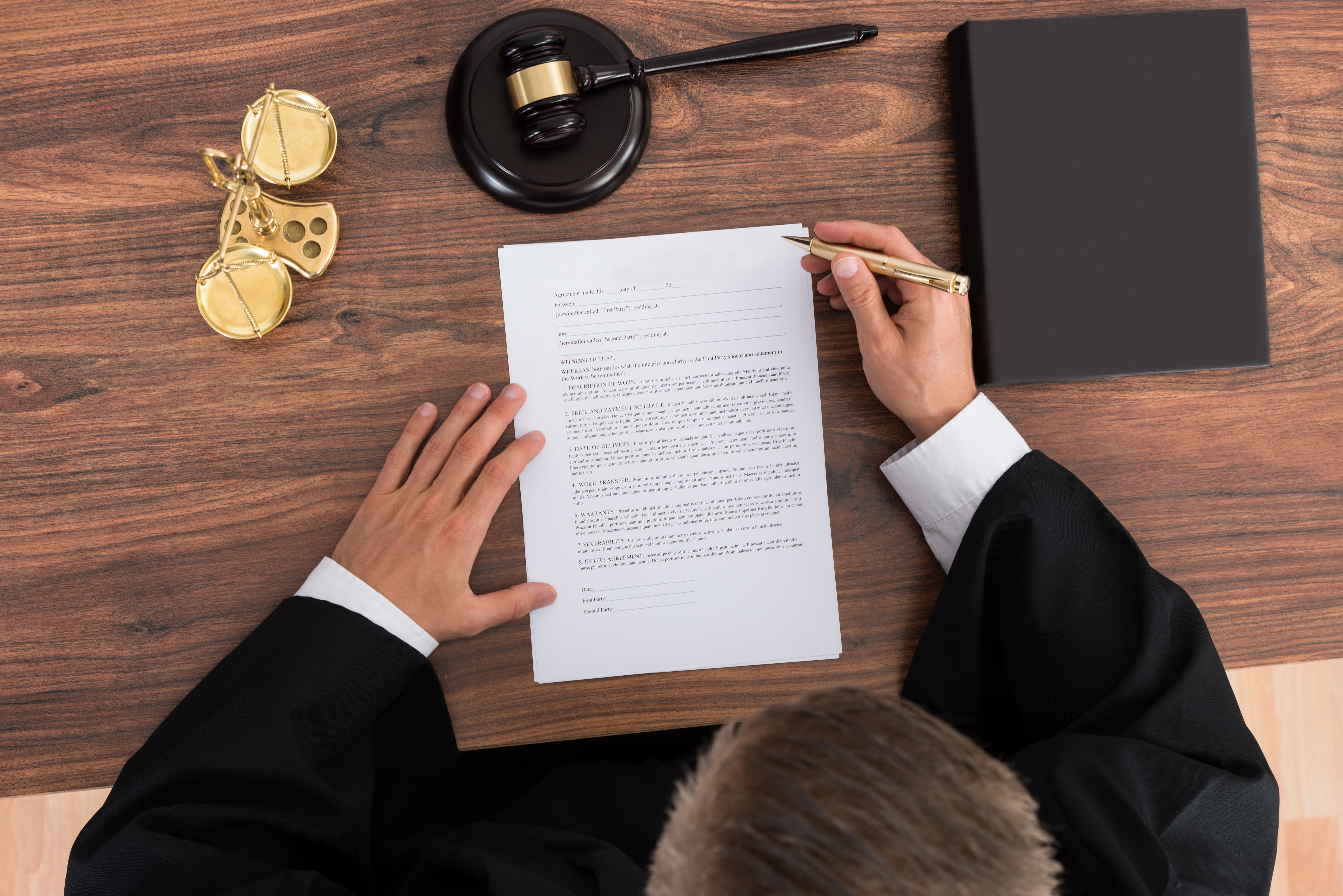 Человек который подает иск. Подача иска. Презентация на тему иск. Подача заявления. Работодатель.