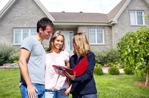 visite de maison avec courtier immobilier