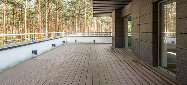 Combien cela coûterait de faire un plancher de balcon ?