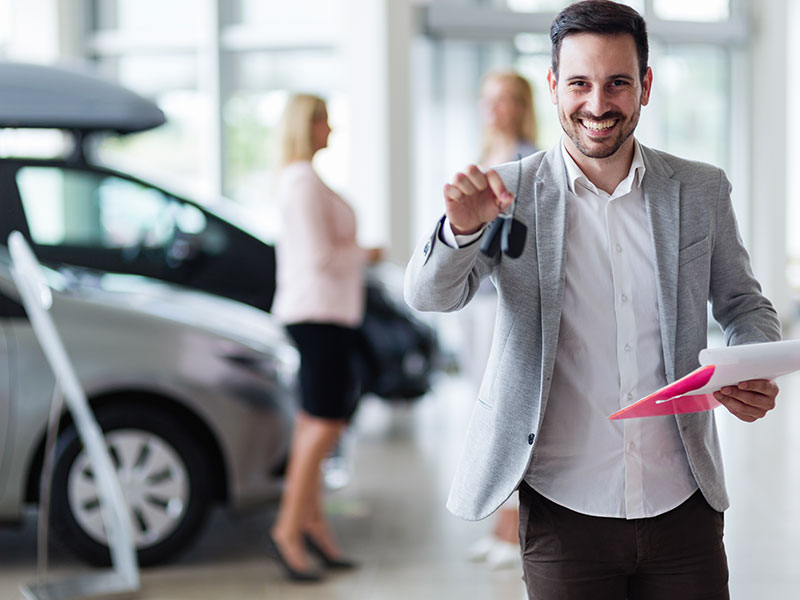 Comment est payé un concessionnaire automobile au Québec ?