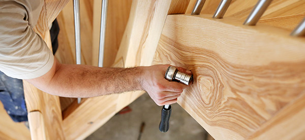 Au-delà du prix, l’escalier en bois est chaleureux, élégant et noble, adaptable, versatile...