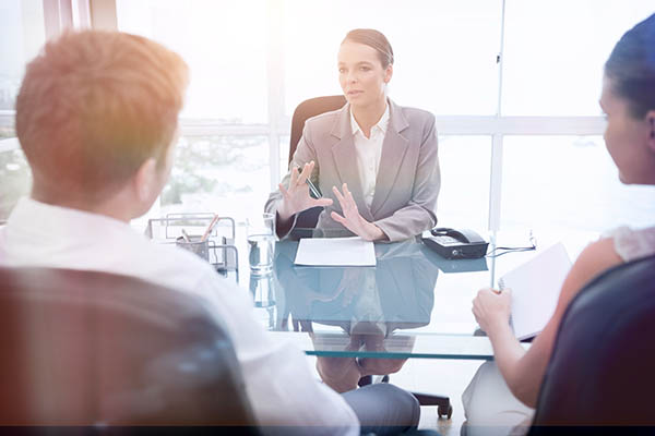 questions-frequentes-poser-engager-avocat-ville-montreal