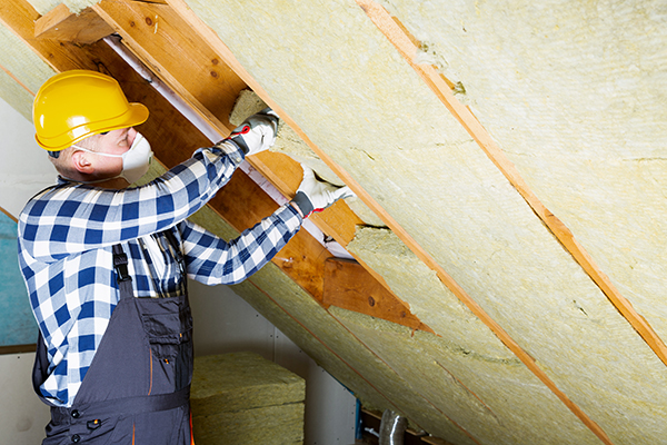 Refaire l’isolation de maison en même temps que le revêtement